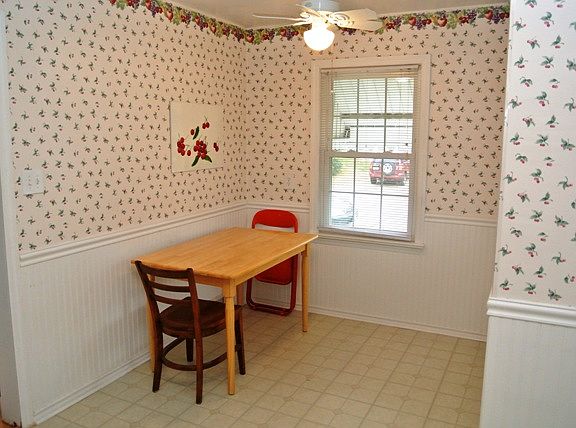 5th image of 429 Dewey Dr