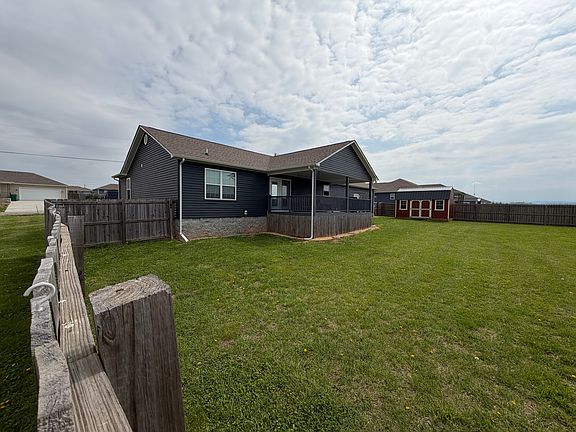 5th image of 605 Strawberry Dr