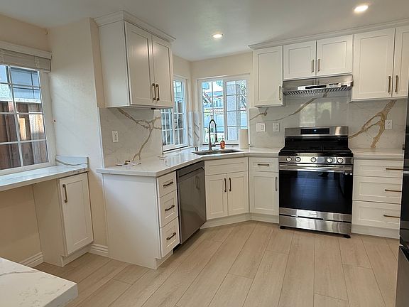 3rd image of 19842 Laurelwood Dr