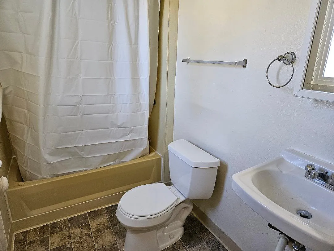 Studio, 400 sqft, $995 — Photo 2