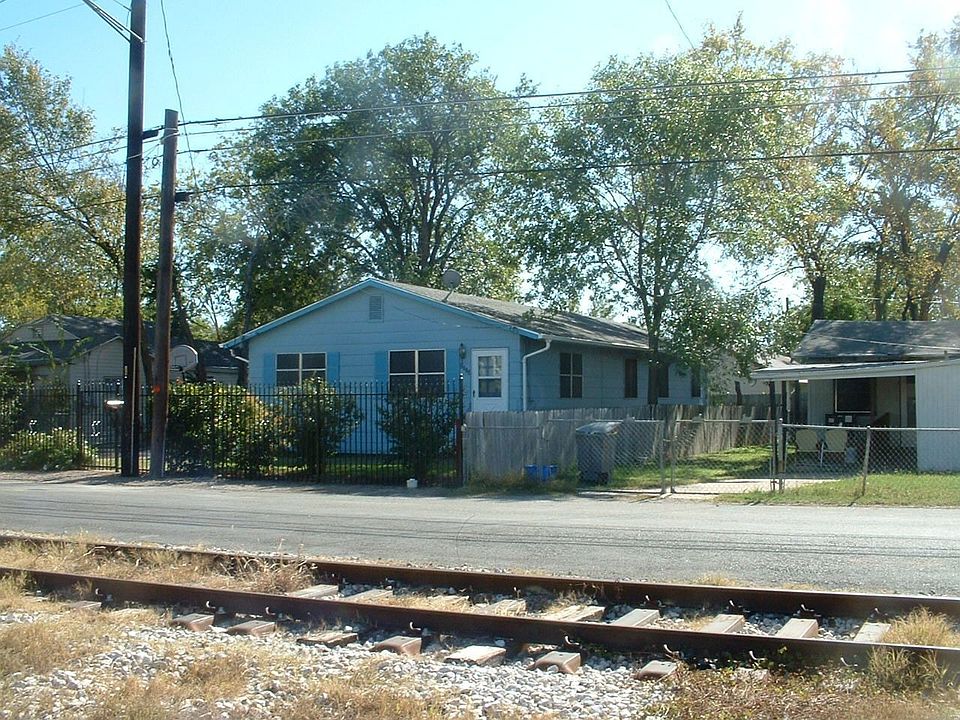 2nd image of 2323 E 5th St