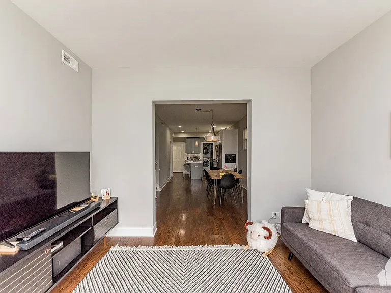 3570 W Dickens Ave #2 — Photo 7