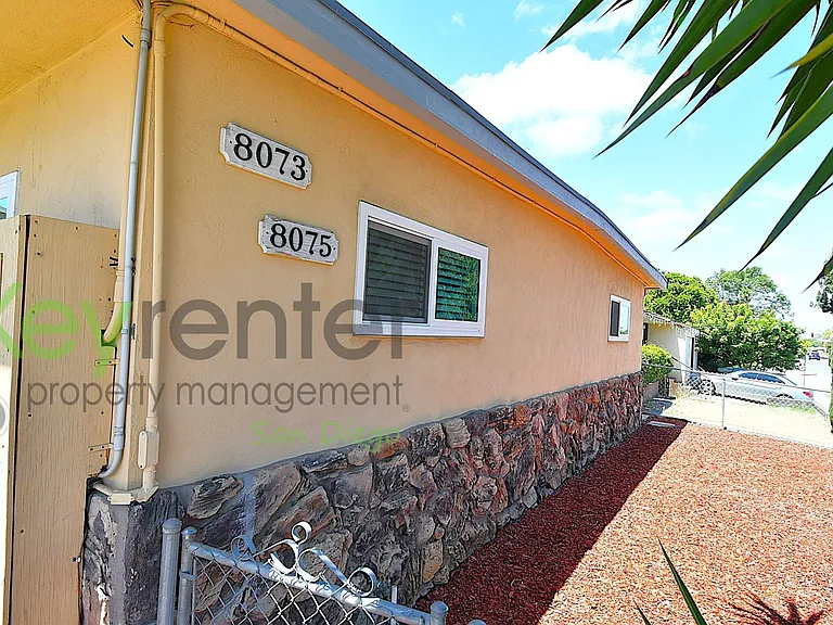 8073 Palm St — Photo 11