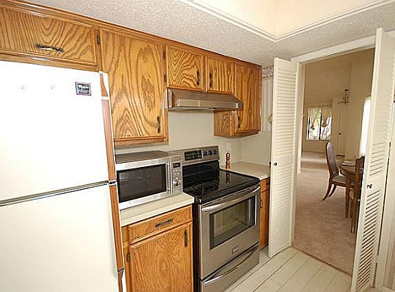 5th image of 654 Hunters Glen St