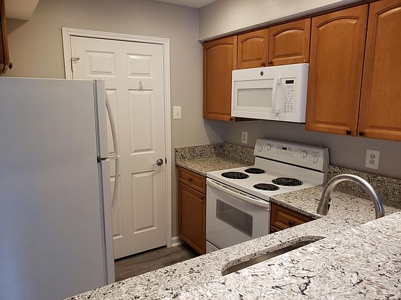 5th image of 1524 Lincoln Way APT 139
