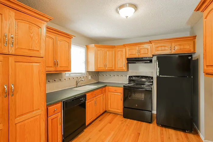 909 Ridge Dr — Photo 4