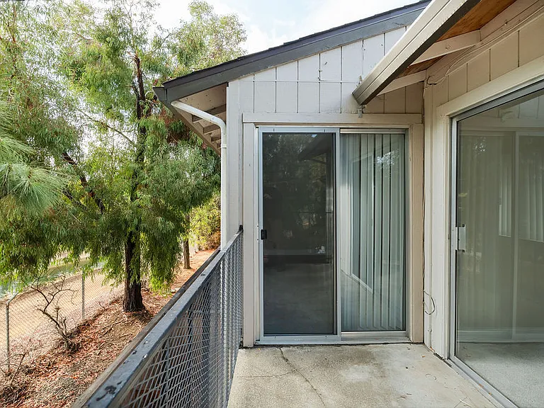 Lynwood Knolls — Photo 42