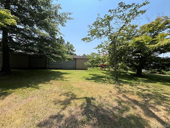 4th image of 174 Railroad Avenue