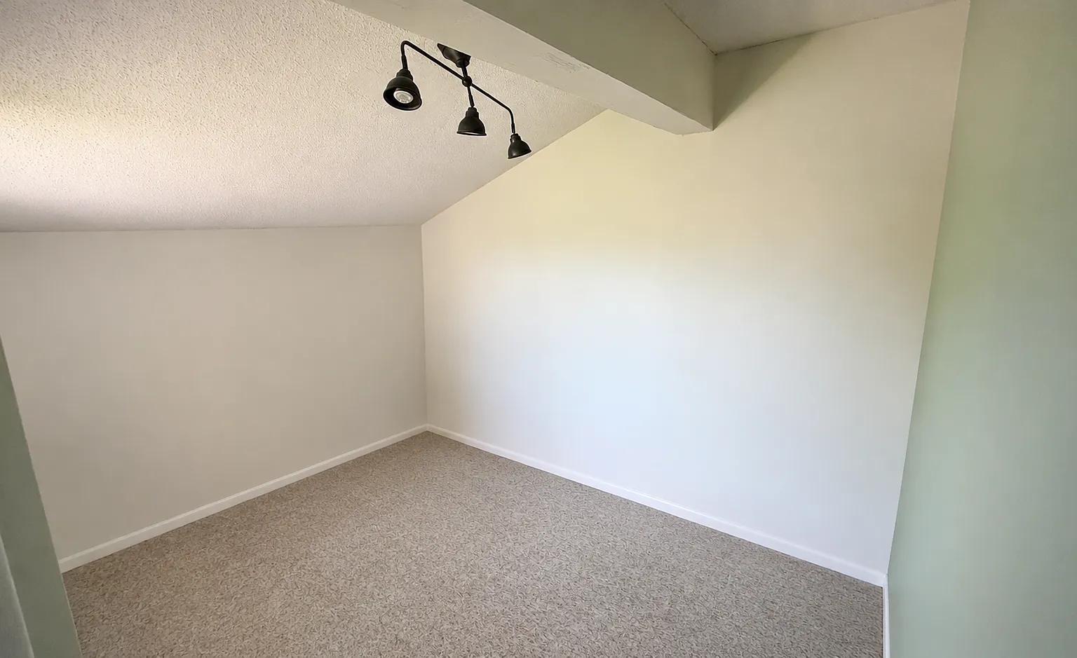 2 bed, 1270 sqft, $2,400 — Photo 2