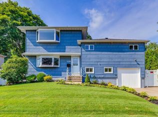 128 N John St, Massapequa, NY 11758