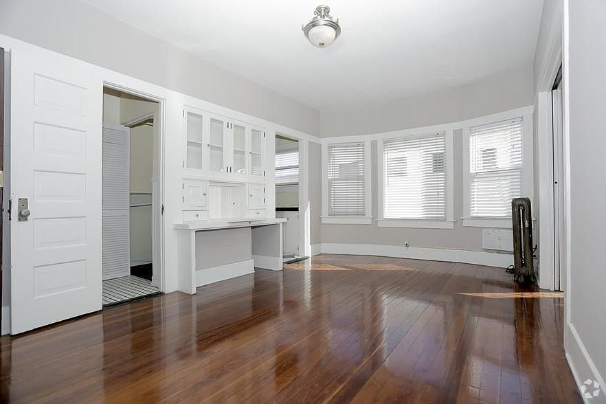 1st image of 527 E 1st St #2311196