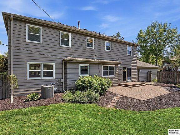 3rd image of 12966 Morrison Dr