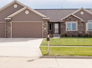 7627 1st Ave SW, Cedar Rapids, IA 52405