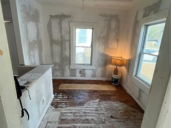 2nd image of 1113-1115 E 55th Street