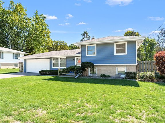 2nd image of 3029 Radcliffe Ave