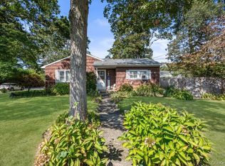 209 Claremont Ave, West Babylon, NY 11704