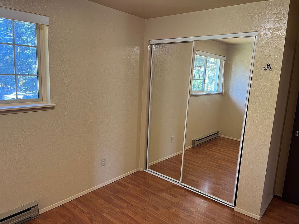 1st image of 1011 W 18th St #4