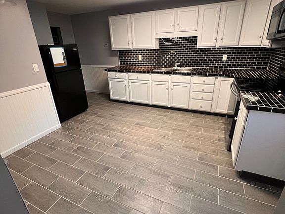 4th image of 1005 W Main St #B