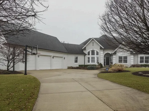 9889 Summerlakes Dr, Carmel, IN 46032