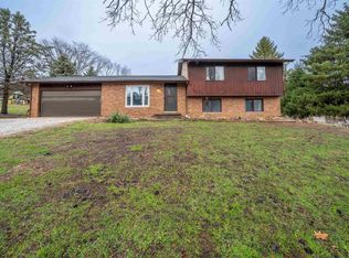 6528 S Navajo Dr, Peoria, IL 61607