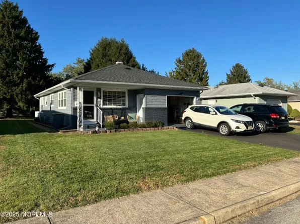 77 Guadeloupe Drive, Toms River, NJ 08757