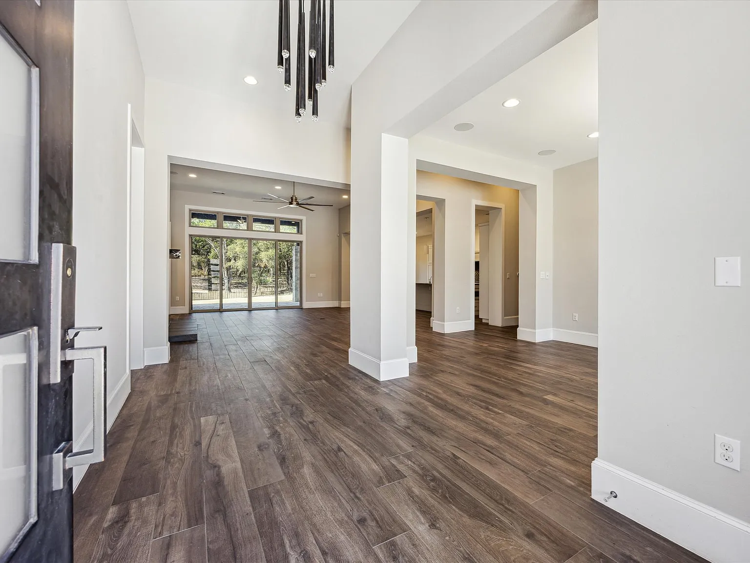 4 bed, 3629 sqft, $6,995 — Photo 2