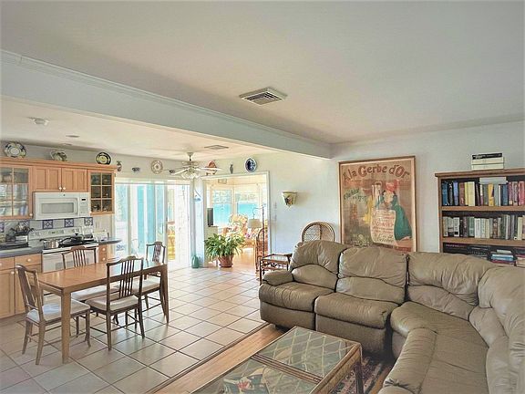 3rd image of 77 Harbor Dr