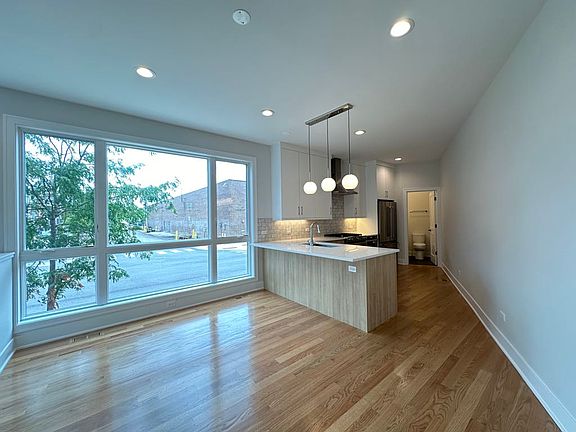 5th image of 1400 N Paulina St #B