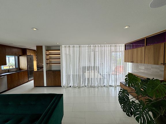 3rd image of 830 25th St