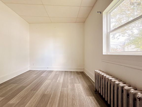 11th image of 379 Ripley St