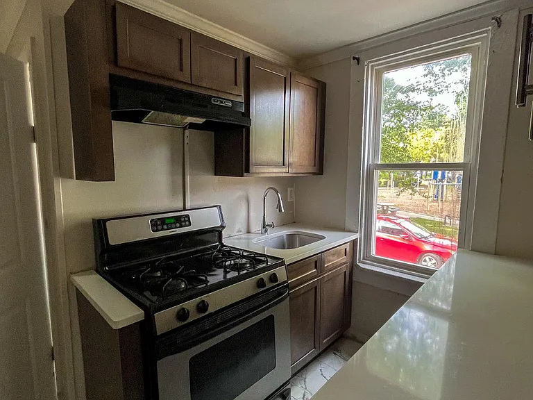 57 Laurel Ave #1 — Photo 5