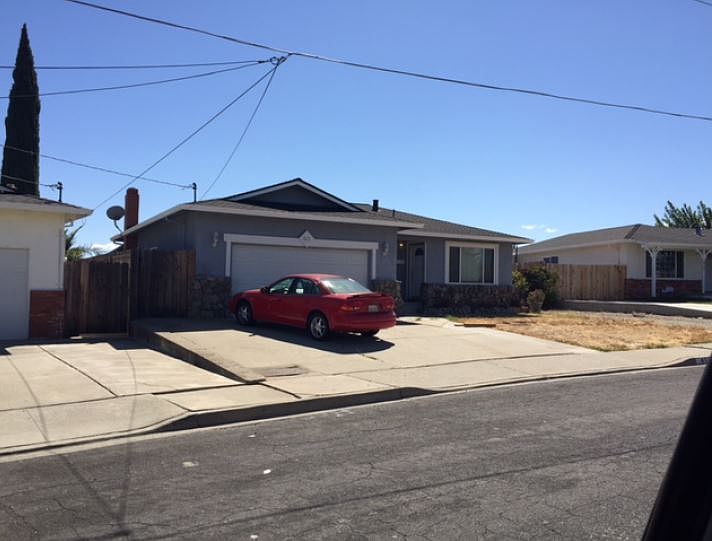 2nd image of 4113 Drive In Way