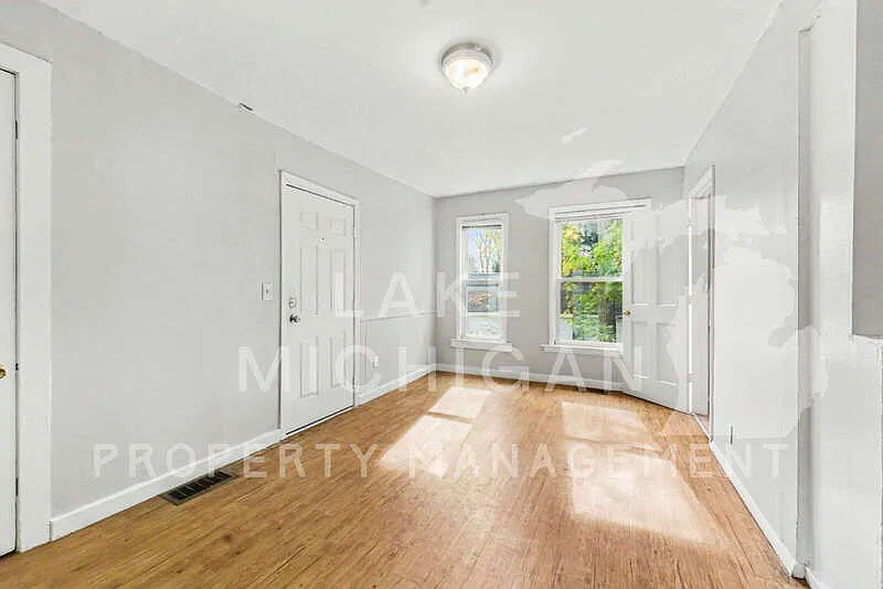 2 bed, 1.0 bath, 900 sqft, $1,095 — Photo 3