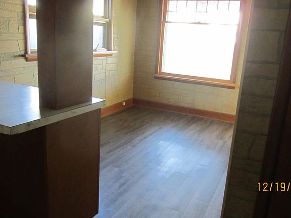 4th image of 438 College Ave
