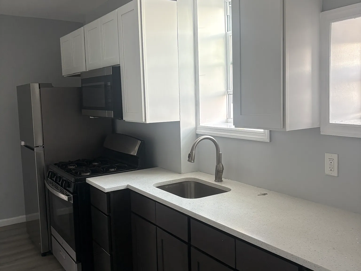 Studio, 550 sqft, $1,800 — Photo 2