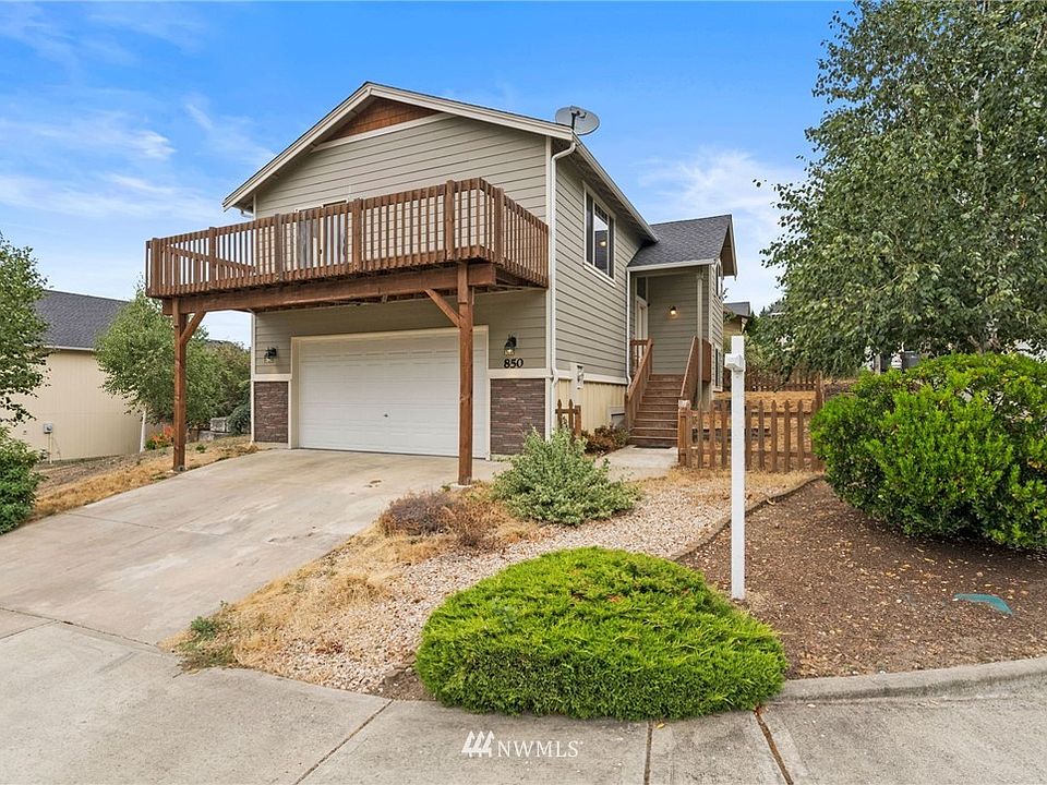 1st image of 850 NW Snow Creek Way
