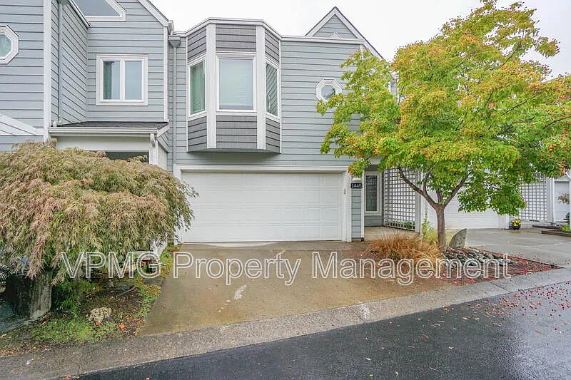 3 bed, 2.5 bath, 1681 sqft, $4,495 — Photo 3