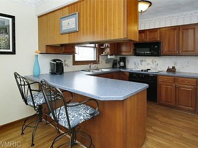 5th image of 219 Singletree Ln