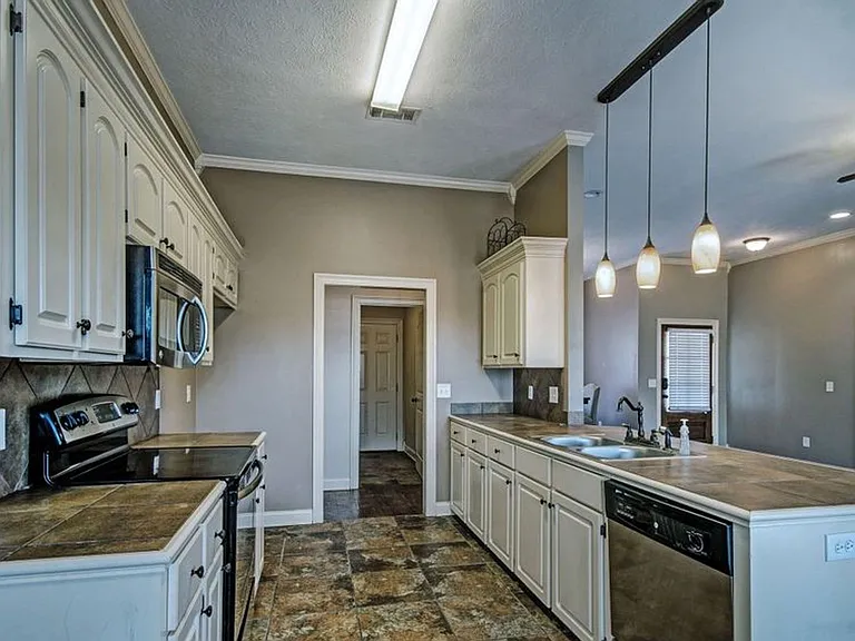 121 Millhouse Dr — Photo 6