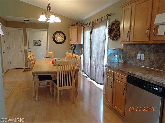 5th image of 297 Farmstead Dr SE