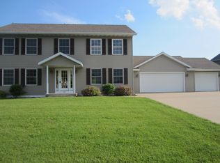 663 Copperhead Dr, Neenah, WI 54956