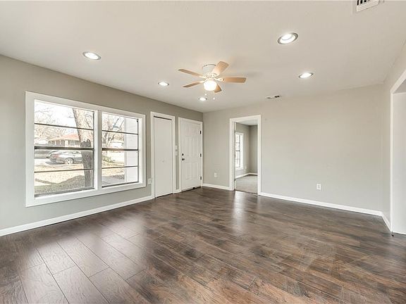 3rd image of 713 Bonham St