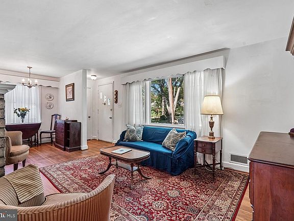 4th image of 1810 Florin St
