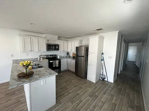 2 bed, 2.0 bath, 810 sqft, $1,250 — Photo 2