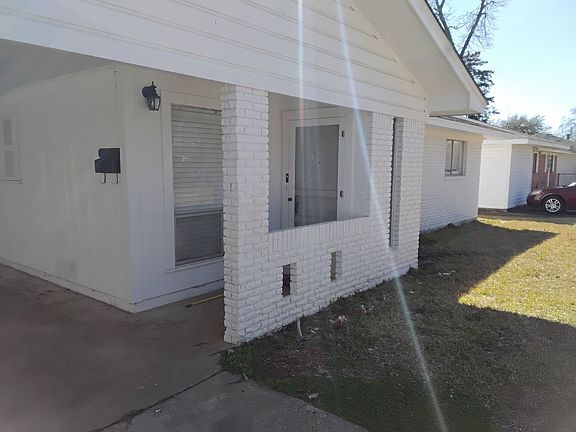 4th image of 4207 Logan St