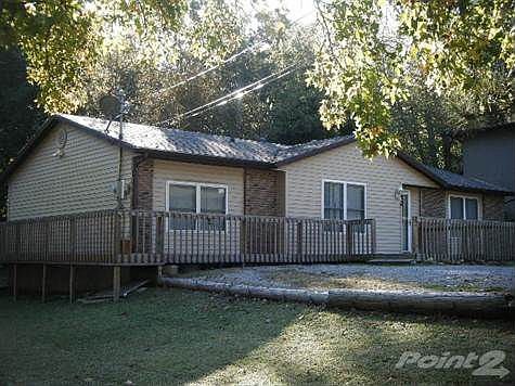 1352', 3 Bedroons & 2 Baths!