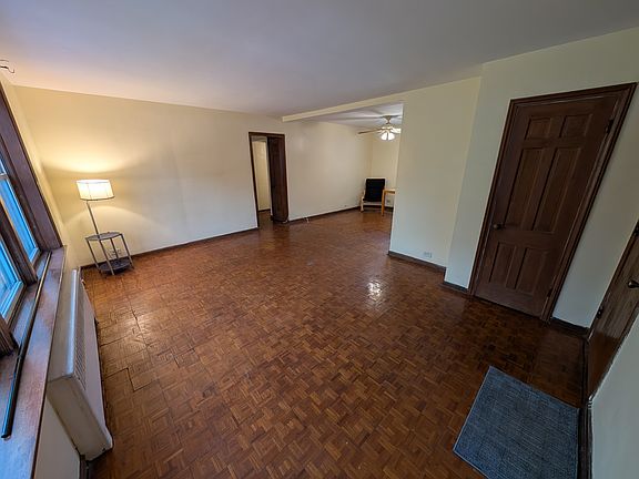 3rd image of 1143 E 50th St APT 1S