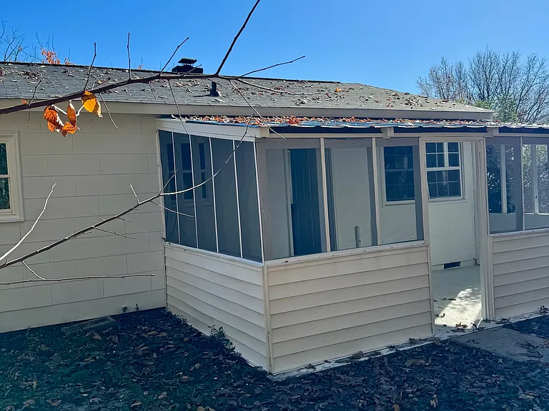 1408 Town St — Photo 3