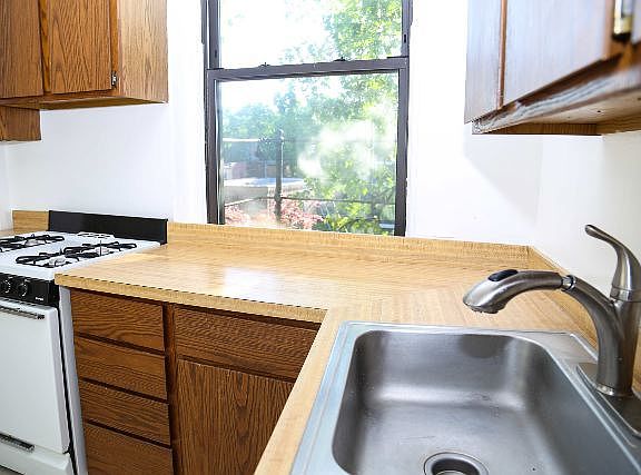 3rd image of 434 W Belden Ave APT 6