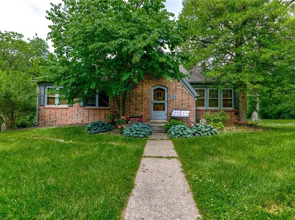 5620 NE Lake Dr, Kansas City, MO 64118